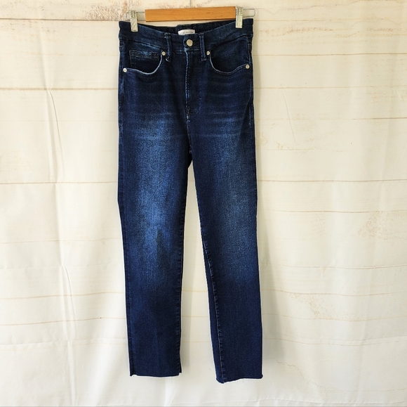 Good American Always Feels Good Classic Slim Straight Jeans - Picture 3 of 13